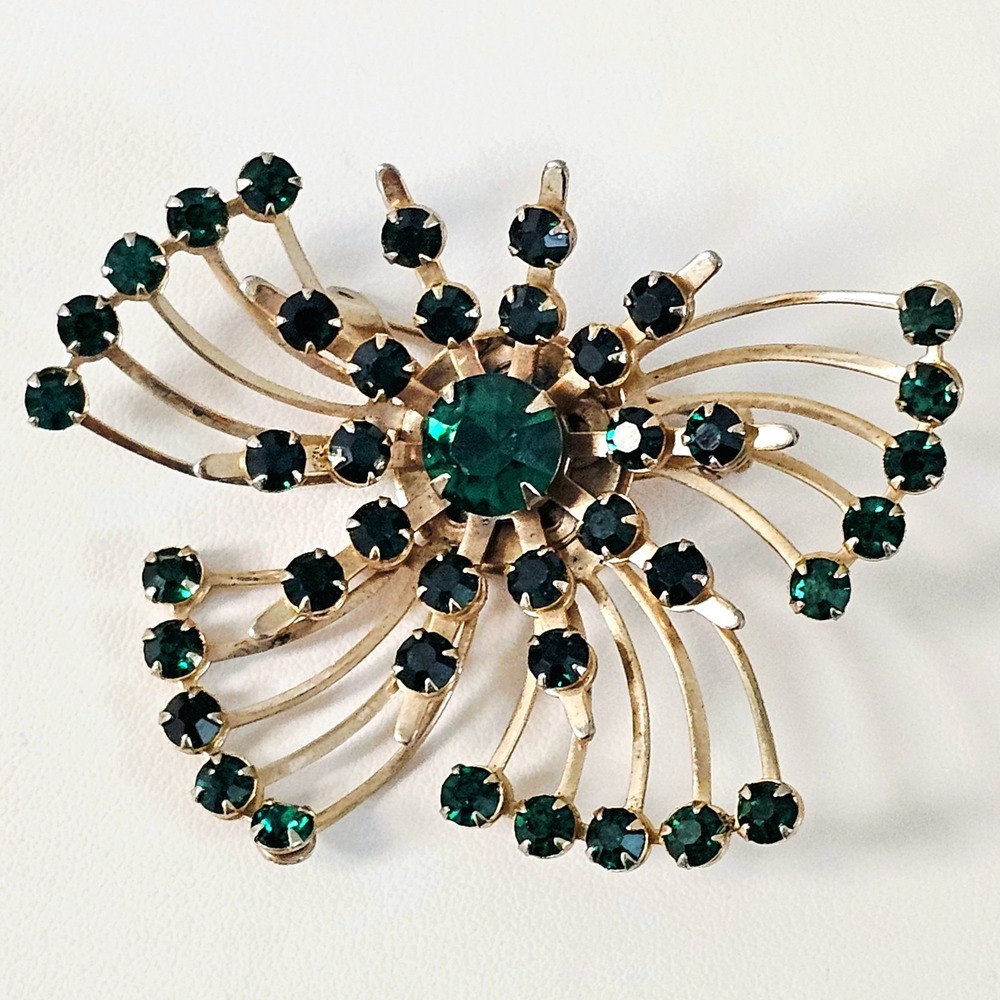 Vintage Emerald Green Rhinestone Starburst Brooch Gold Tone Spray 2"